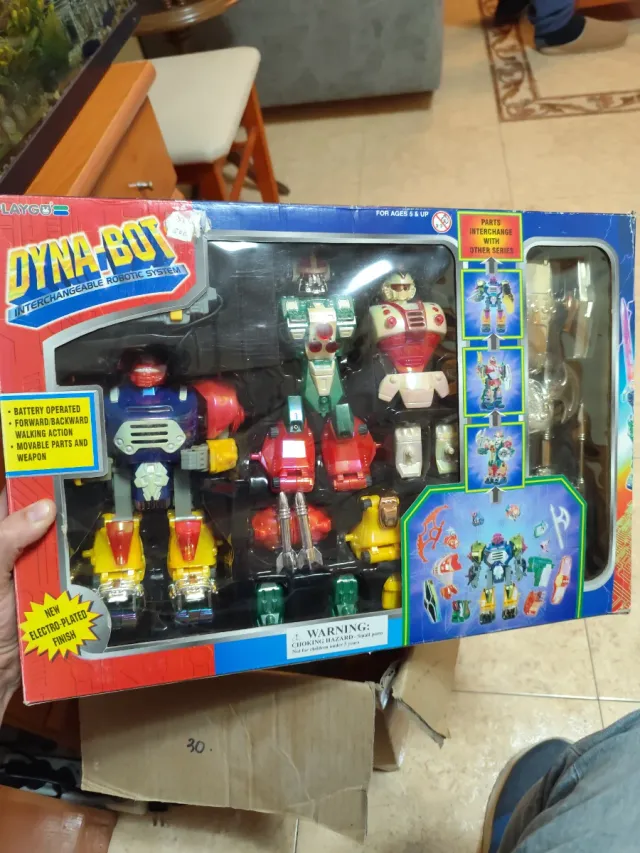 Robô Dyna-Bot tipo megazord dos anos 80/90