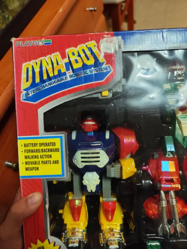 Robô Dyna-Bot tipo megazord dos anos 80/90