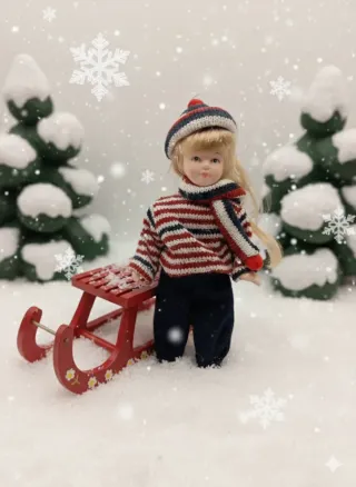 Bambola in porcellana da collezione con slitta