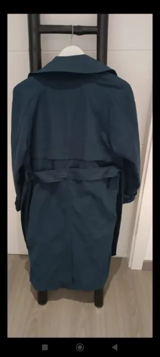 Gabardina Bershka Talla S Azul Marino.