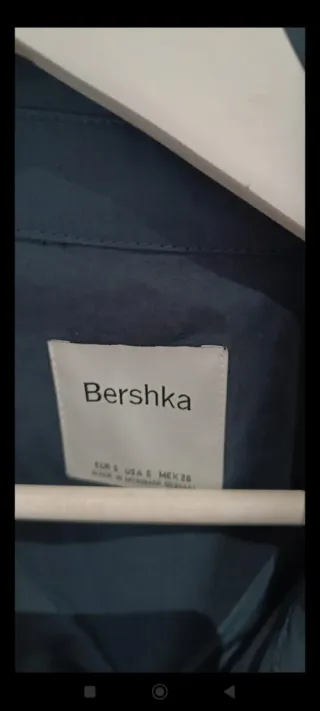 Gabardina Bershka Talla S Azul Marino.