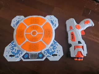 Diana y pistola de juguete