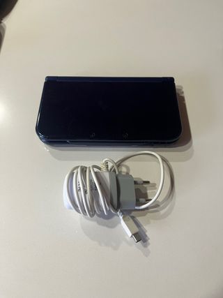 NEW Nintendo 3DS XL and charger