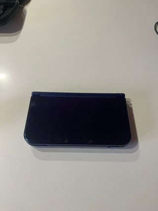 NEW Nintendo 3DS XL and charger