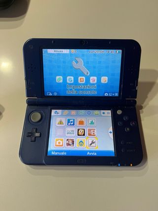NEW Nintendo 3DS XL and charger
