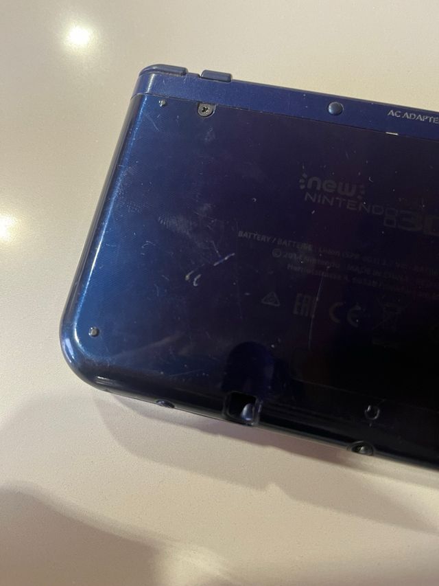 NEW Nintendo 3DS XL and charger