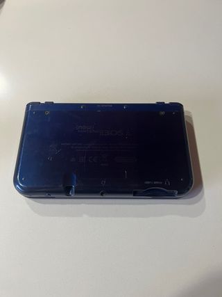 NEW Nintendo 3DS XL and charger