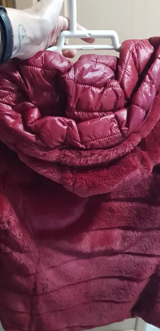 Cazadora reversible roja Talla M con capucha