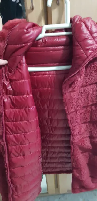 Cazadora reversible roja Talla M con capucha