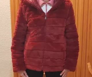 Cazadora reversible roja Talla M con capucha
