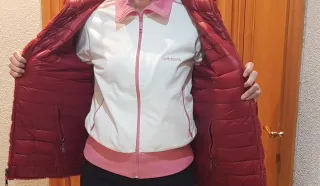 Cazadora reversible roja Talla M con capucha