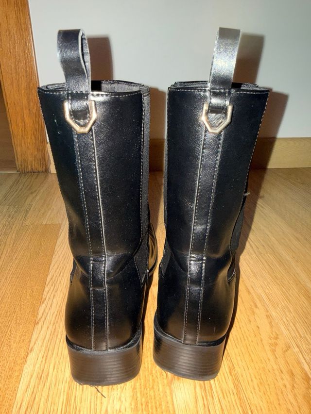 Botines negros piel