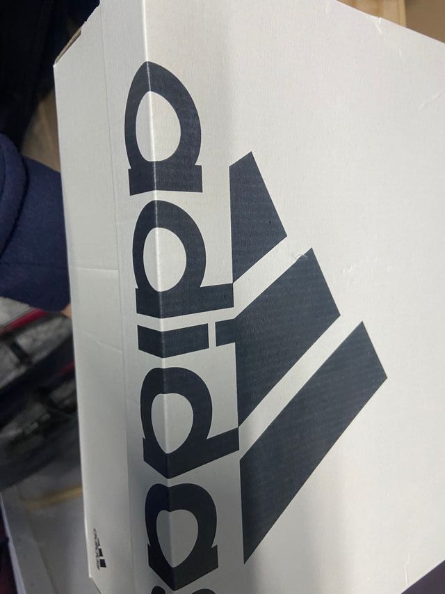 Zapatillas Adidas Grises y Blancas