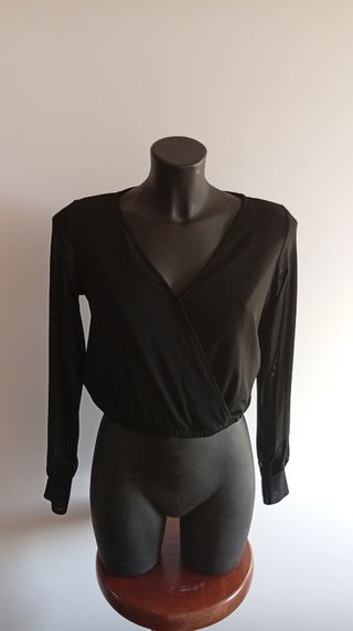 Blusa cruzada manga larga negra