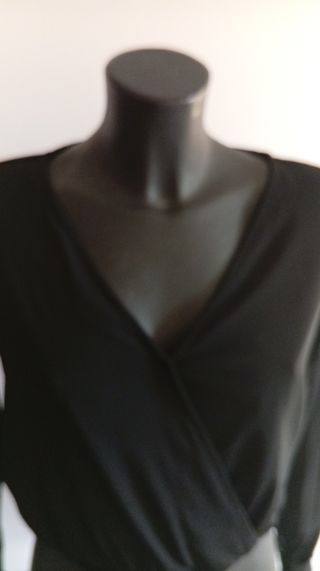 Blusa cruzada manga larga negra