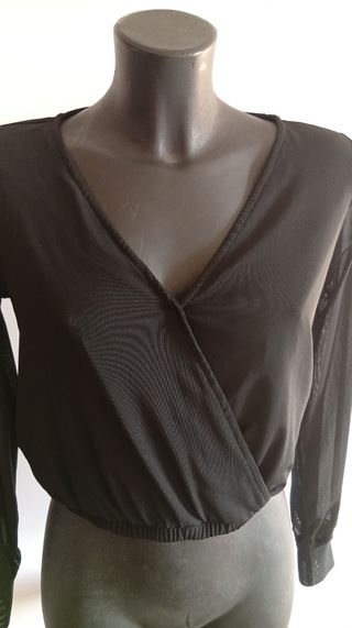 Blusa cruzada manga larga negra