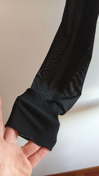 Blusa cruzada manga larga negra