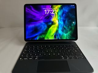 iPad Pro 11 2ª Gen 128GB WiFi + Magic Keyboard