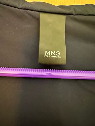 Chaquetón Parka azul marino con capucha de Mango