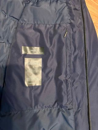 Chaquetón Parka azul marino con capucha de Mango