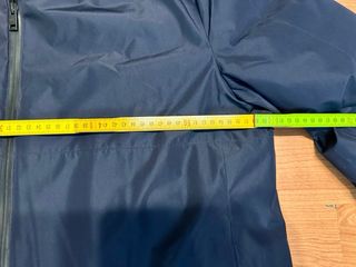 Chaquetón Parka azul marino con capucha de Mango