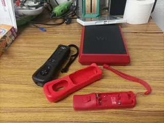 CONSOLA NINTENDO WII MINI ROJA