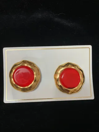 Pendientes dorados y rojos Ochenteros