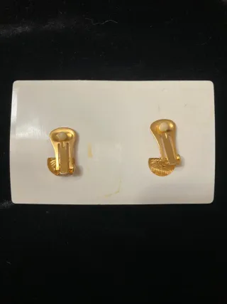 Pendientes dorados y rojos Ochenteros