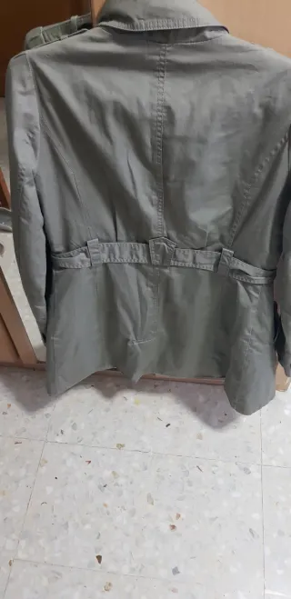 Gabardina verde talla L
