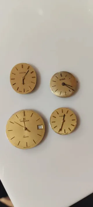 4 maquinarias de relojes que eran de oro