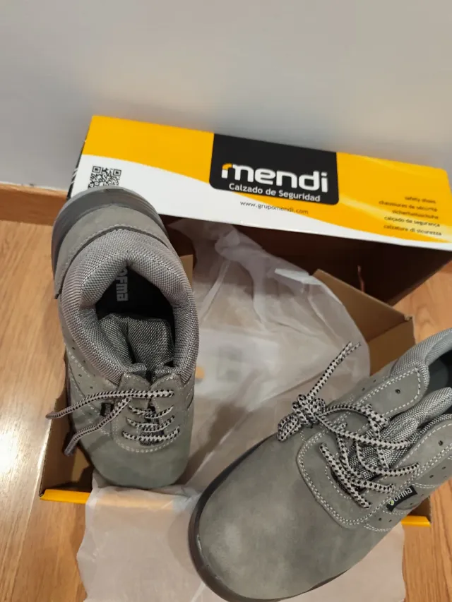 Zapatos de seguridad Mendi nuevos talla 45