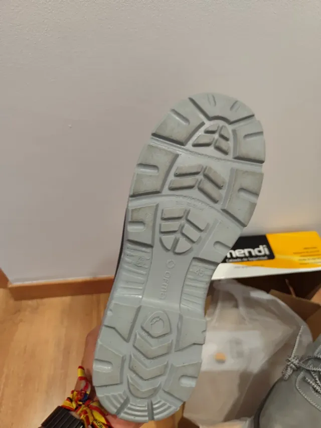 Zapatos de seguridad Mendi nuevos talla 45