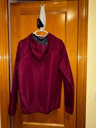 Cortavientos Ellesse con capucha