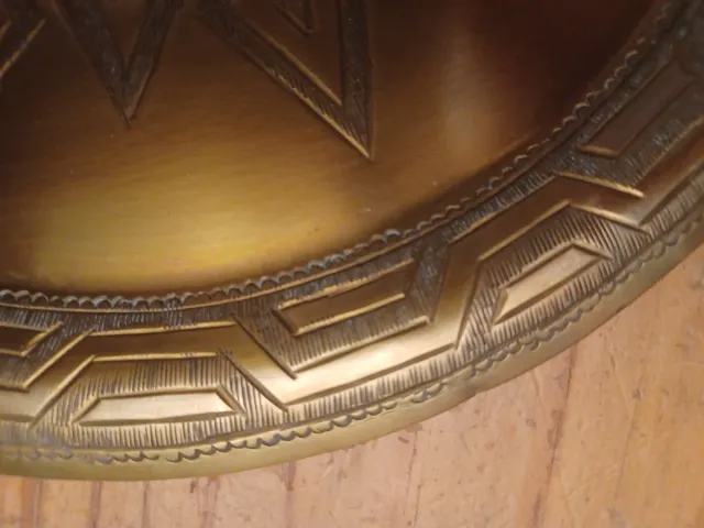 Plato de latón marroquí decorado