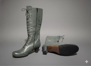 Stivali alti in pelle grigio salvia con tacco