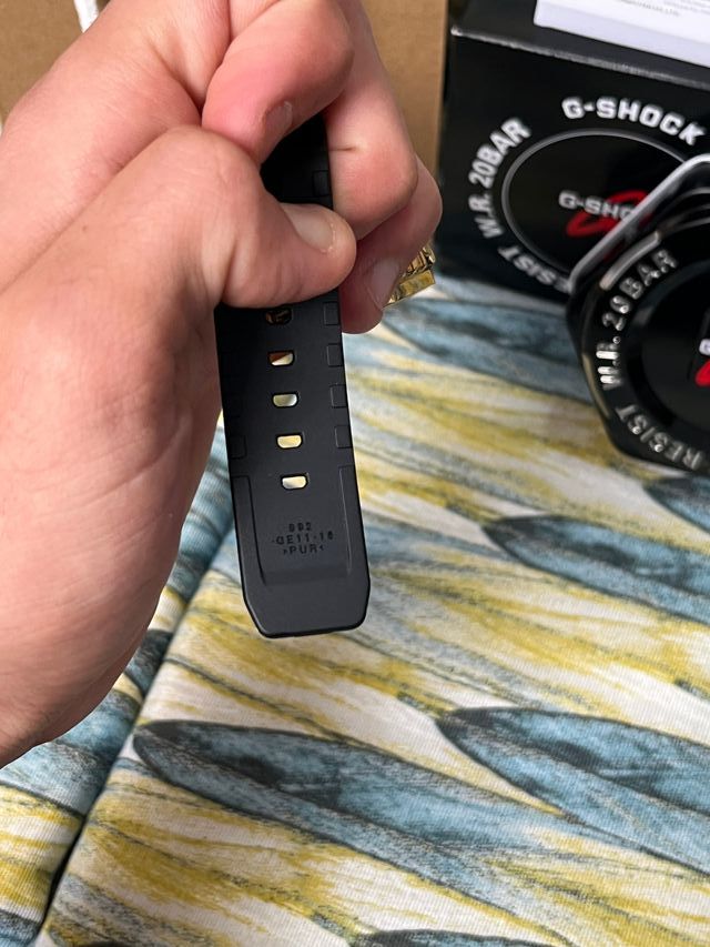 G-Shock GM-2100 Dorado Metálico