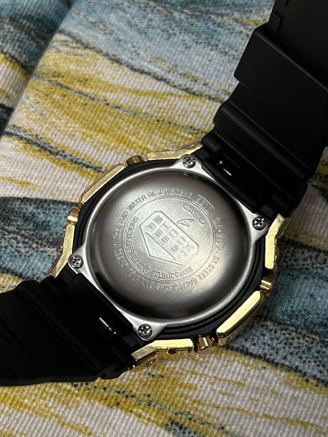 G-Shock GM-2100 Dorado Metálico