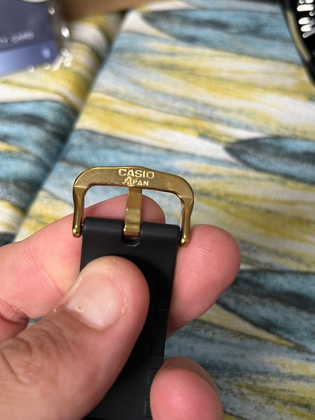 G-Shock GM-2100 Dorado Metálico