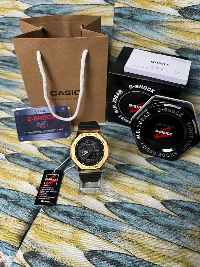 G-Shock GM-2100 Dorado Metálico