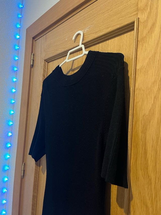Vestido midi negro clásico