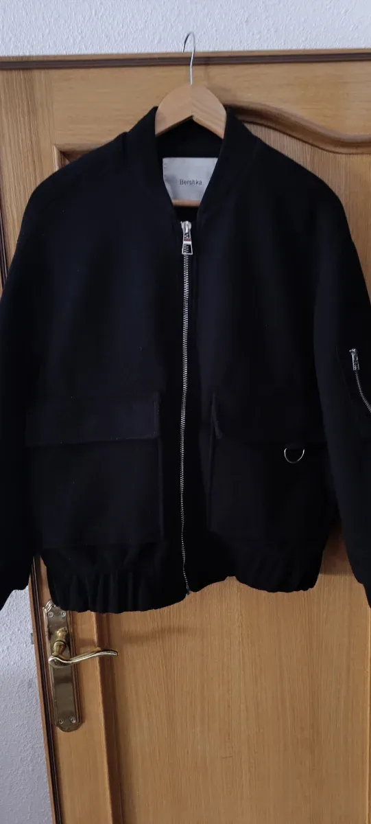 Chaqueta Bomber Negra Bershka Mujer