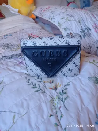 Bolso Guess Negro y Blanco Pequeño