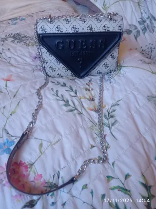 Bolso Guess Negro y Blanco Pequeño
