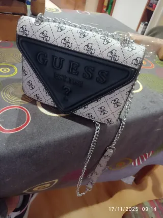 Bolso Guess Negro y Blanco Pequeño