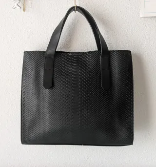 Bolso de mano negro