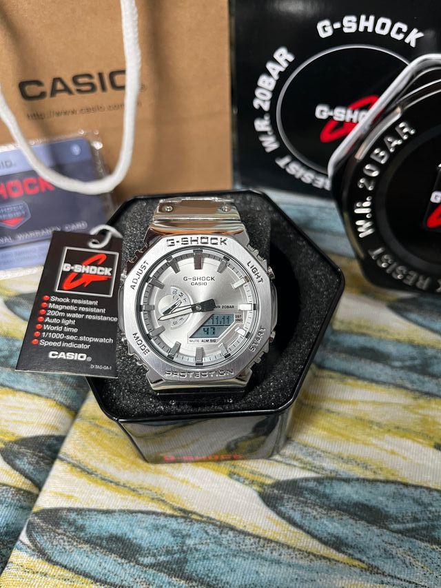 Casio G-Shock Metálico Plateado