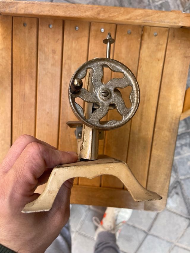 Mini macchina da cucire ASAM MONDRAGÓN