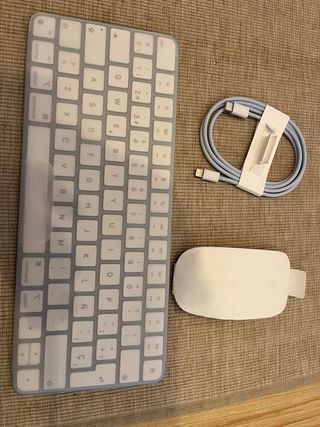 Apple Magic Keyboard, Mouse y Cable USB-C