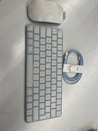 Apple Magic Keyboard, Mouse y Cable USB-C
