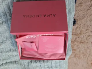 Zapatos Alma en Pena dorados.